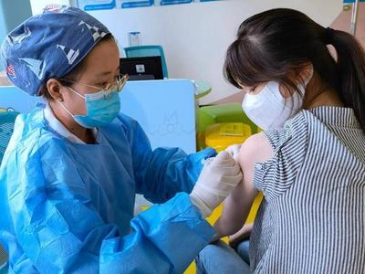 青岛市区15-17岁人群新冠疫苗接种近尾声，莱西启动接种