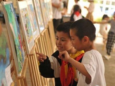 始终坚持以人民为中心，落实中央要求全面规范校外培训行为