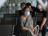 实拍核酸检测：市民表情各异