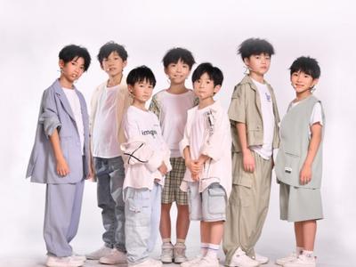 天府少年团宣布解散，因成员均龄8岁引发争议
