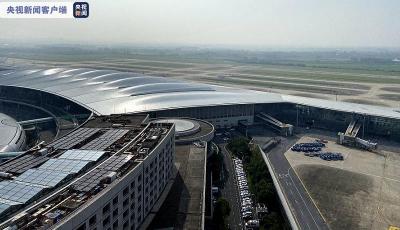 疫情后南京禄口机场首个恢复运行的客运航班开始登机，直飞青岛胶东机场