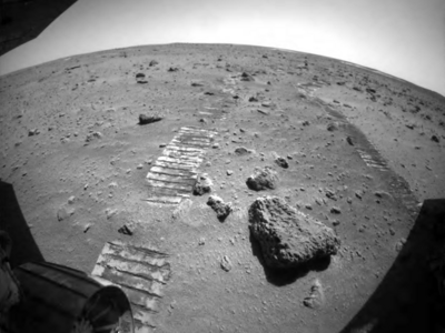 “祝融号”行驶里程突破800米，正穿越复杂地带