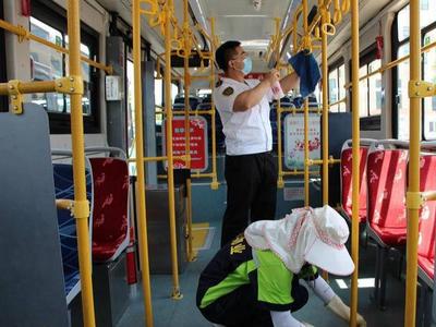 增配防疫物资、安排“防疫监督员”……青岛公交防疫再升级