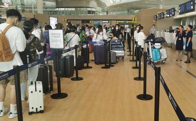 青岛胶东国际机场首批出入境旅客顺利通关