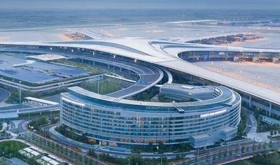 记者亲测：去青岛胶东国际机场办理登机手续仅需两分钟！原因是……