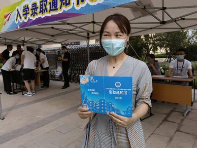 五十八中高新学校小学一年级今领录取通知书！秋季学期将于过渡校区就读