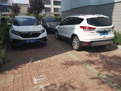 吐槽吧·回访｜消防通道警示语醒目业主依旧乱停车