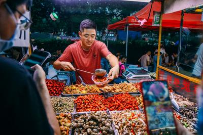 青岛最大夜市在这里！来城阳一饱口福吧