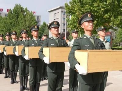 50斤托举20分钟…...接烈士遗骸回家，他们准备好了