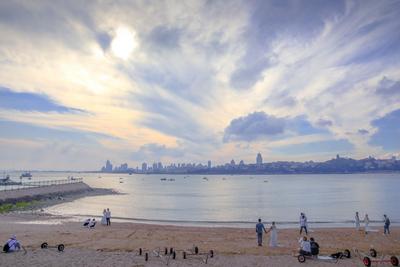 云游青岛：汇泉湾畔的灿烂云霞