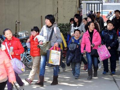 人口计生法完成修改，法律保障实施三孩生育政策及配套支持措施