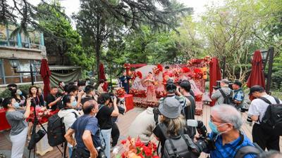 “海誓山盟”2021青岛婚恋文化周启幕 市南区打造“庭院婚礼”全国样板  