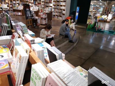 假期第二天，到书店去“充充电”