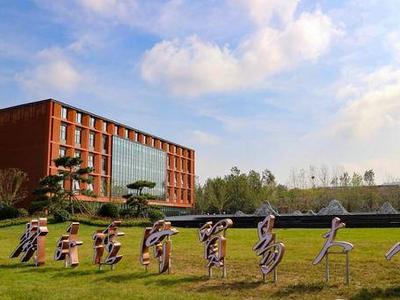 对外经贸大学青岛国际校区一期10月将完工，建成后可容纳在校生1万人