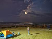 月亮好不好看不重要，关键是跟谁一起看！6张中秋赏月图