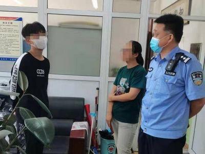 叛逆期初中生辍学半年，“校园安全员”民警规劝返课堂