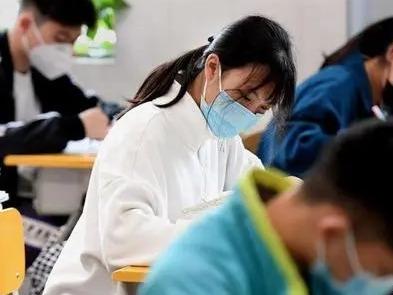 两部门：校外培训机构从事按照学科类管理培训须具备教师资格证书