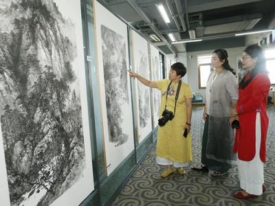 小长假来即墨看画展！欣赏国家一级美术师作品，感受国画传统渊源与创造风范