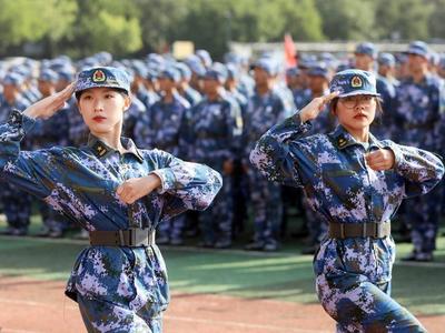 热血大片来了！青科万名新生军训汇演