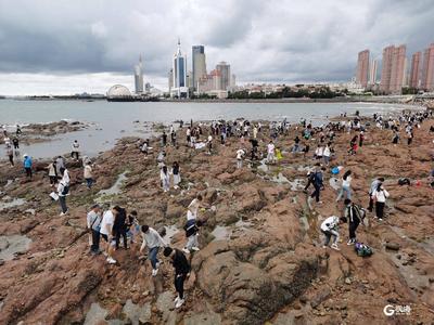 天气凉爽，栈桥有点“热”！