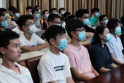 开学第一课|山科劳模校友用“红荆条”精神激发学弟学妹的奋斗激情      
