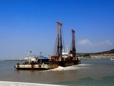 观海新闻记者实地探访，女岛港升级改造工程如何在海上施工，原来……