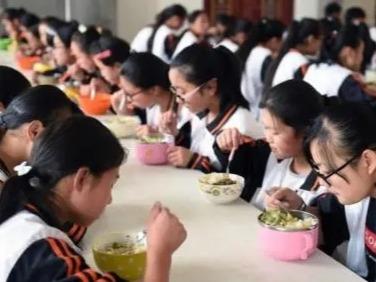 三部门通知：这些高风险食品中小学幼儿园食堂不得制售