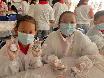 中秋劳动助成长，重庆路第三小学师生共享DIY月饼主题活动