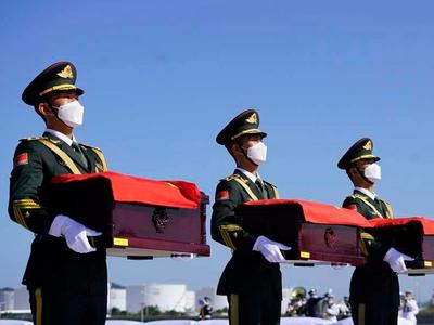 中韩双方交接第八批在韩中国人民志愿军烈士遗骸