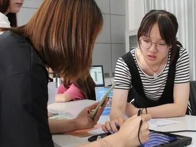 国常会：今年秋季学期起本专科每生每年最高贷款额度提至12000元