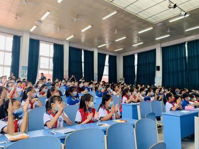 莱西市香港路小学海洋科普教育基地挂牌成立，青岛海洋科普教育平台已有百余家