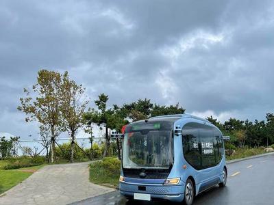 乘坐自动驾驶公交车是什么体验？这20人在青岛“尝鲜”