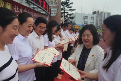 教师职业礼遇——市南区这样做
