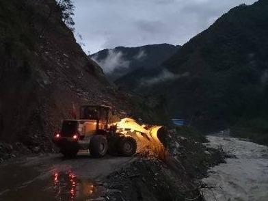 四川雅安天全县大暴雨灾害已致2死12失联