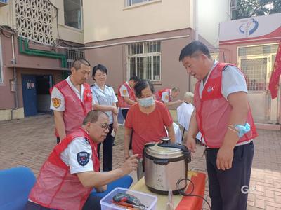 便民服务、文明引导、爱心献血……青岛街头，他们为创城添彩！