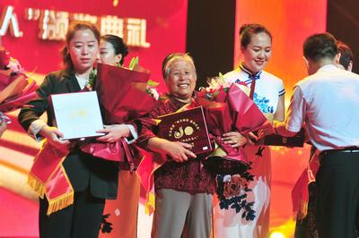 为你们点赞！迎“国庆” 60位道德模范获表彰