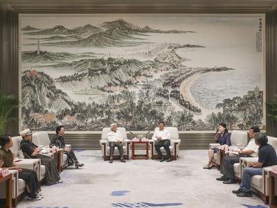 画家赵建成水墨人物画作《开国大典》捐赠座谈会举行