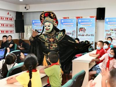 国韵流芳，戏耀童年，2021青岛市京剧进校园活动走进市南区     