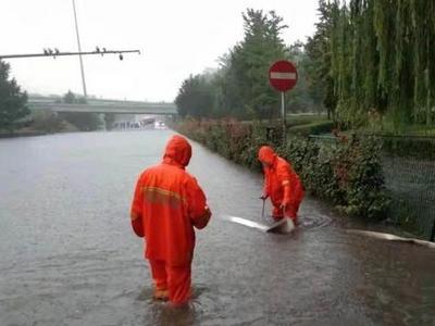 北京海淀升级发布暴雨红色预警，部分路段已出现明显积水