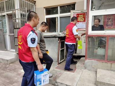 “谢谢你们来看我”……青岛志愿者给特困家庭和孤寡老人中秋送温暖