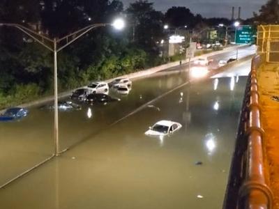 “艾达”侵袭致美国至少61人死亡，纽约地铁现“水帘洞”