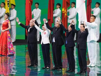 中华人民共和国运动会会旗交接 ，2025粤港澳见！
