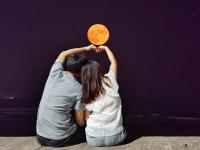 月亮好不好看不重要，关键是跟谁一起看！6张中秋赏月图