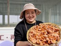 捞螃蟹、品螃蟹……他们这样过农民丰收节 