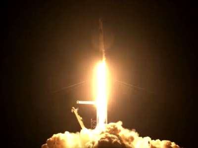 搭载4名乘客的SpaceX“龙”飞船成功发射升空