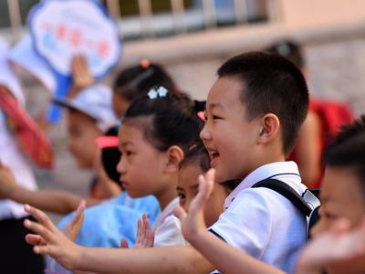 教育部：中小学生校外培训材料不得超标超前
