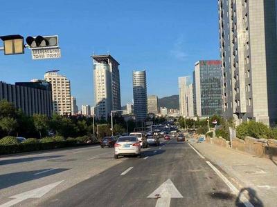 通车啦！崂山区这条道路拓宽改造工程顺利完工，缓解周边交通压力