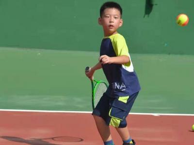 青岛这项体育赛事连办25届！“新兴杯”中小学生网球赛国庆节开赛