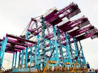 粉色岸桥即将上线营业！中国制造现身卡塔尔港口