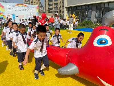 青岛五十八中高新学校小学部启用两个月啦，看看萌娃们的体育活动~